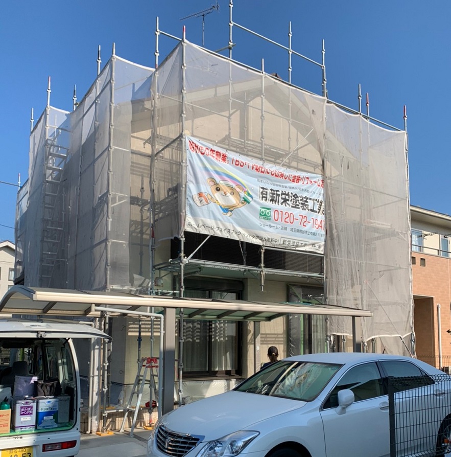 熊谷市広瀬　外壁屋根遮熱塗装　シーリング工事　施工中