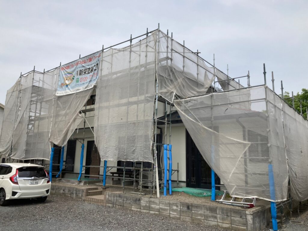 熊谷市中央　外壁屋根塗装　張替え工事　施工中