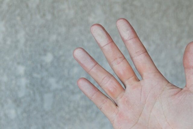 【塗料の性能が失われると、劣化が急速に進みます】