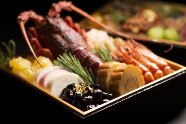 【お節料理の紅白かまぼこ】