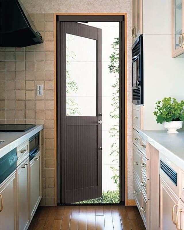 【暑くなる前に〈かんたん網戸リフォーム〉はいかがですか？】