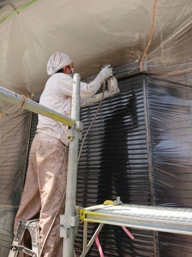 熊谷市石原 シャッター塗装施工中