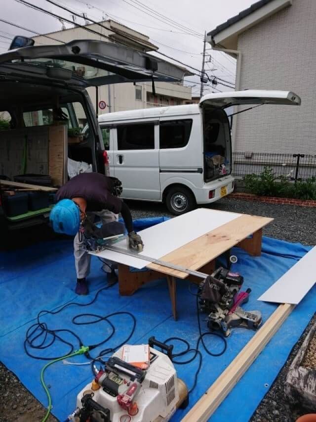 本庄市柏 外壁屋根塗装・雨樋 、軒天、 破風板の(板金巻き)交換工事施工中