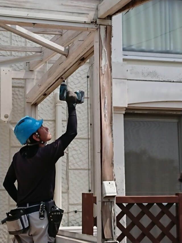 熊谷市下奈良 テラスのリフォームと熊谷市弥藤吾の外壁塗装 施工中