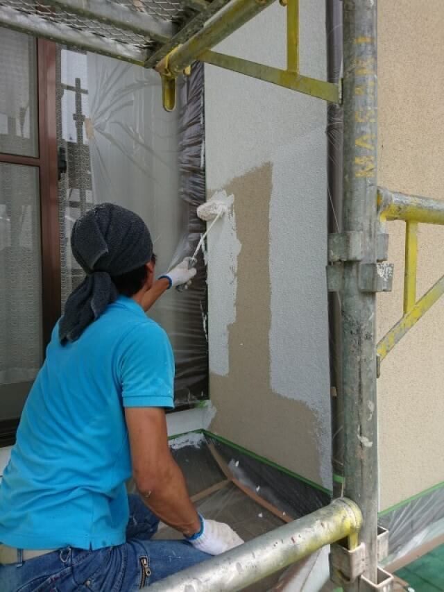 熊谷市 弥藤吾の外壁塗装施工中