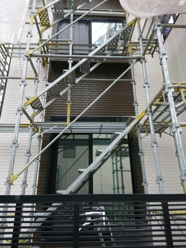 熊谷市石原の外壁塗装施工中