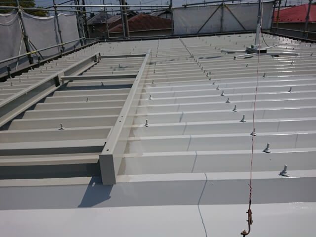 熊谷市弥藤吾の外壁塗装施工中