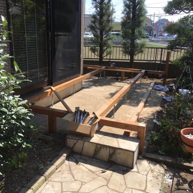 熊谷市石原ウッドデッキとオーニング・シェード施工中