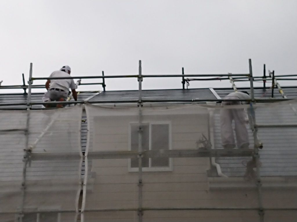 行田市桜町の外壁塗装施工中