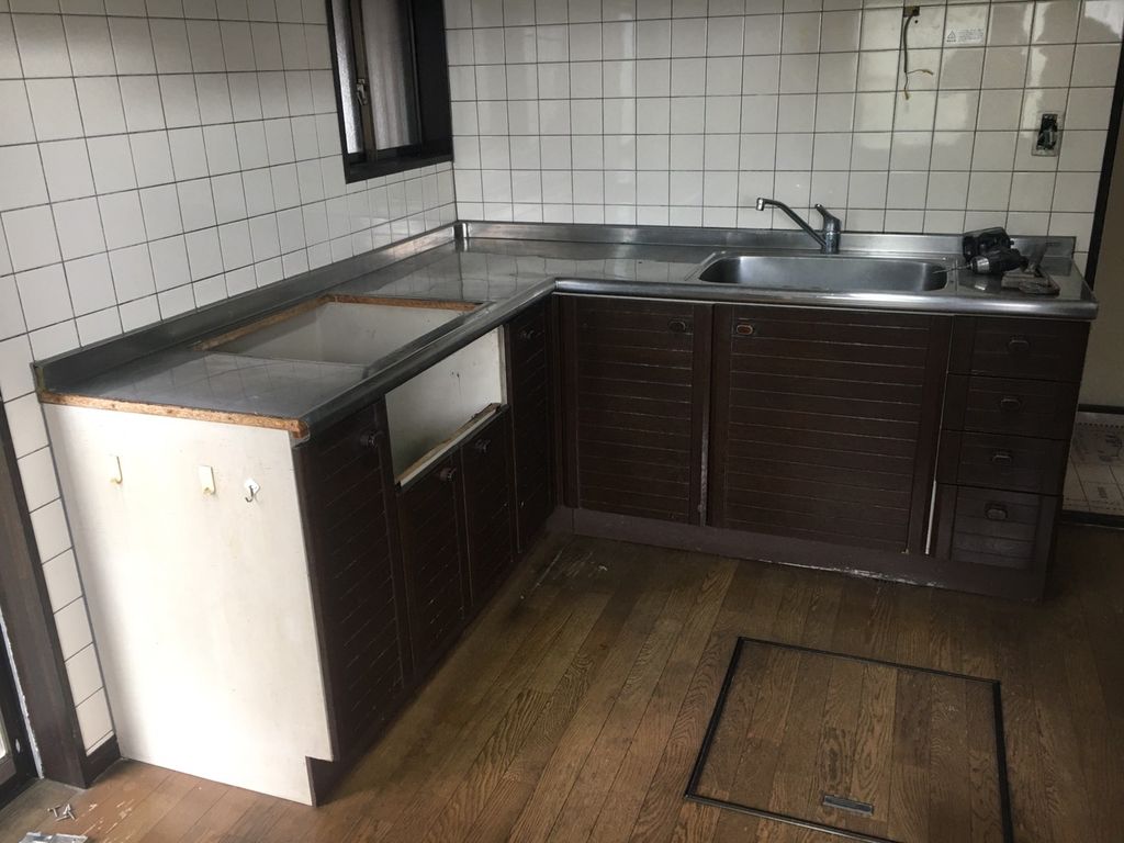 深谷市のキッチン改装施工中