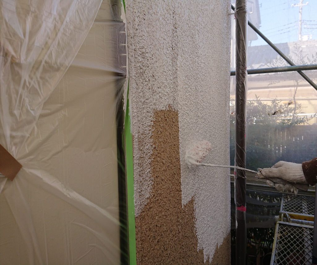 行田市西新町の外壁塗装施工中