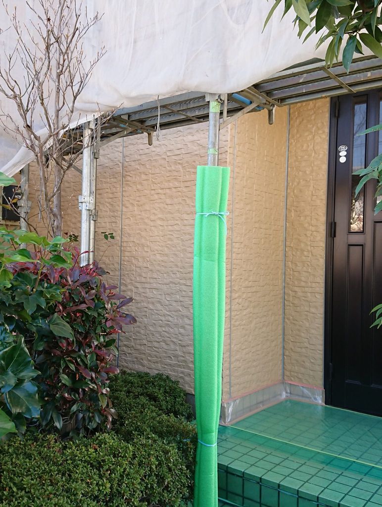 深谷市上柴町東の外壁塗装施工中