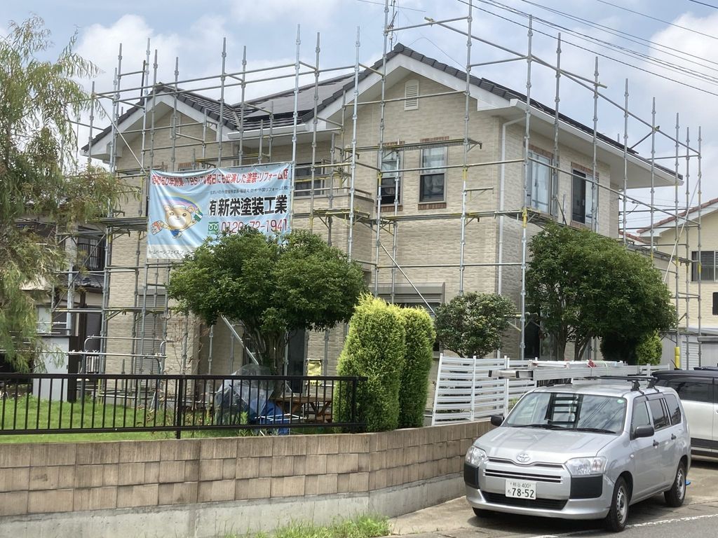 鴻巣市　外壁無機ハイブリッド塗装＋レンガタイル　カルセラリフォーム　施工中！