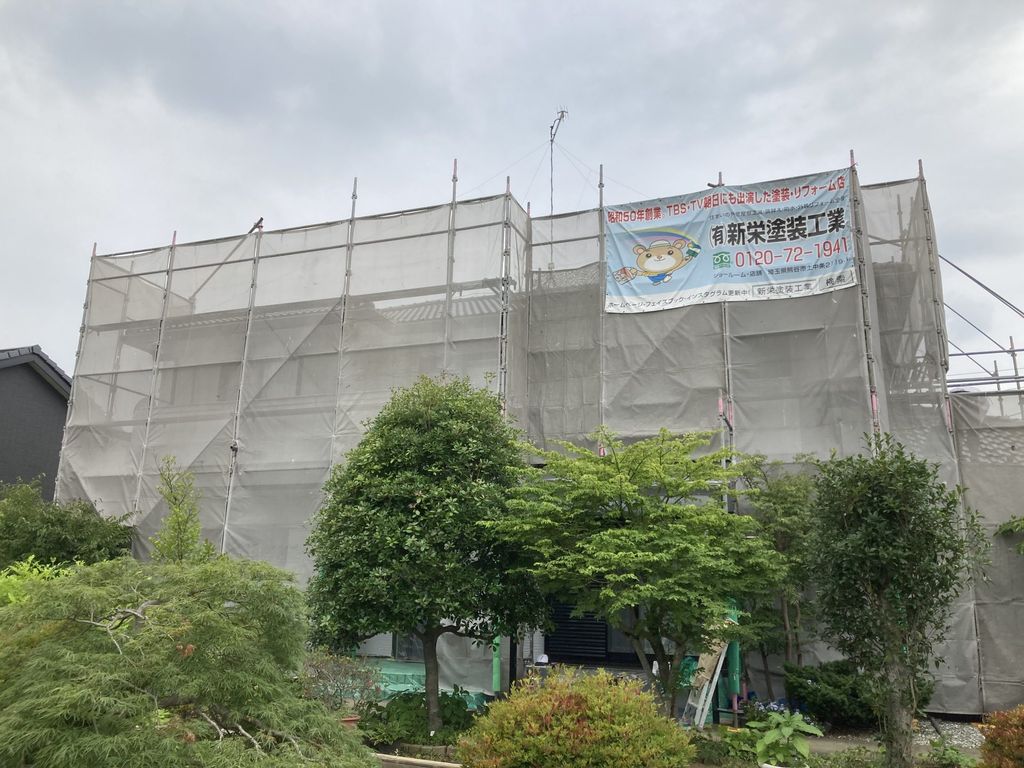 熊谷市拾六間　外壁屋根塗装工事　施工中です！