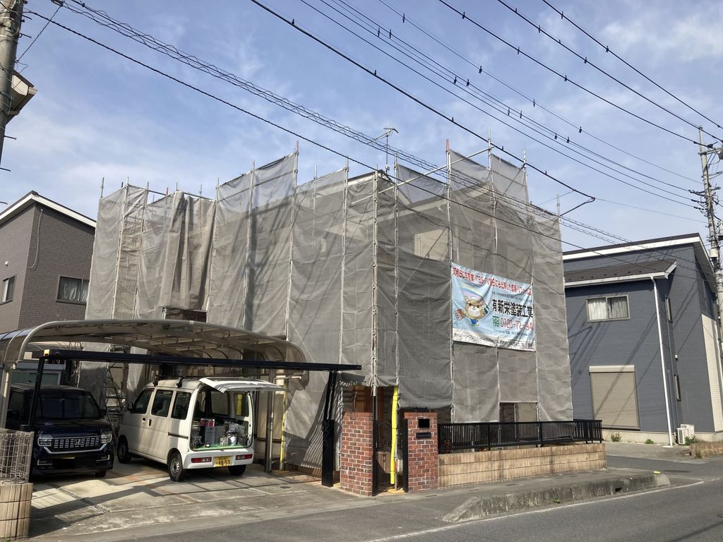 熊谷市広瀬　外壁屋根塗装工事　シーリング撤去施工中